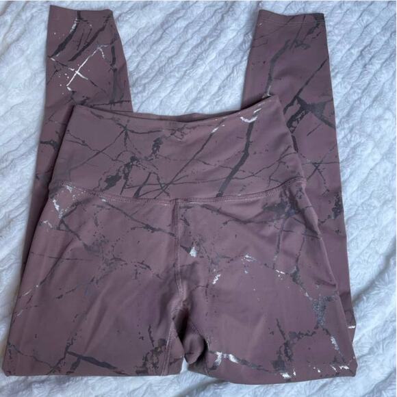 BEYOND YOGA Lost Your Marbles Pink Metallic Leggings Medium 7/8 - Picture 3 of 4